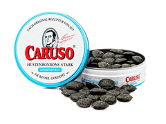 Geöffnete CARUSO Zuckerfrei Dose mit sichtbaren dunklen Hustenbonbons
