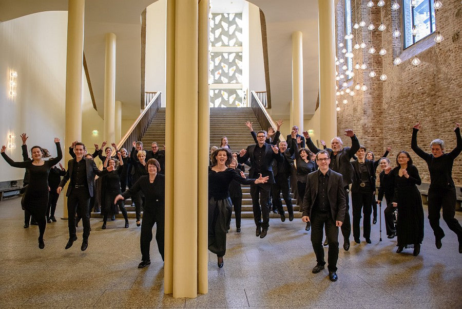 Der Gürzenich-Chor Köln im Foyer – Partner von CARUSO 1877