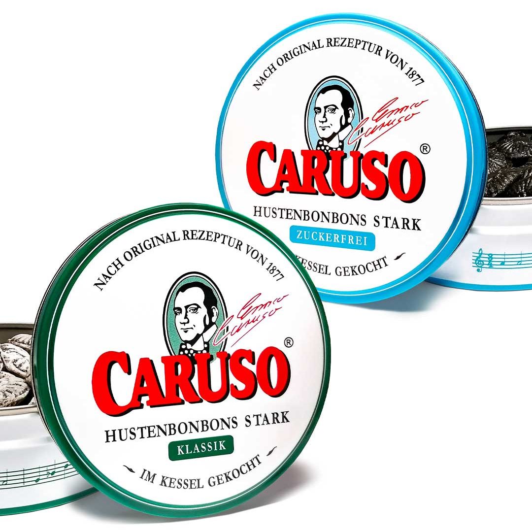 Geöffnete CARUSO Klassik und CARUSO Zuckerfrei Dosen mit sichtbaren Hustenbonbons