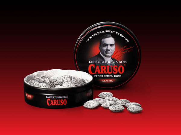 Geöffnete CARUSO Kulturbonbon Klassik Dose mit Soft-Inlay und losen Bonbons
